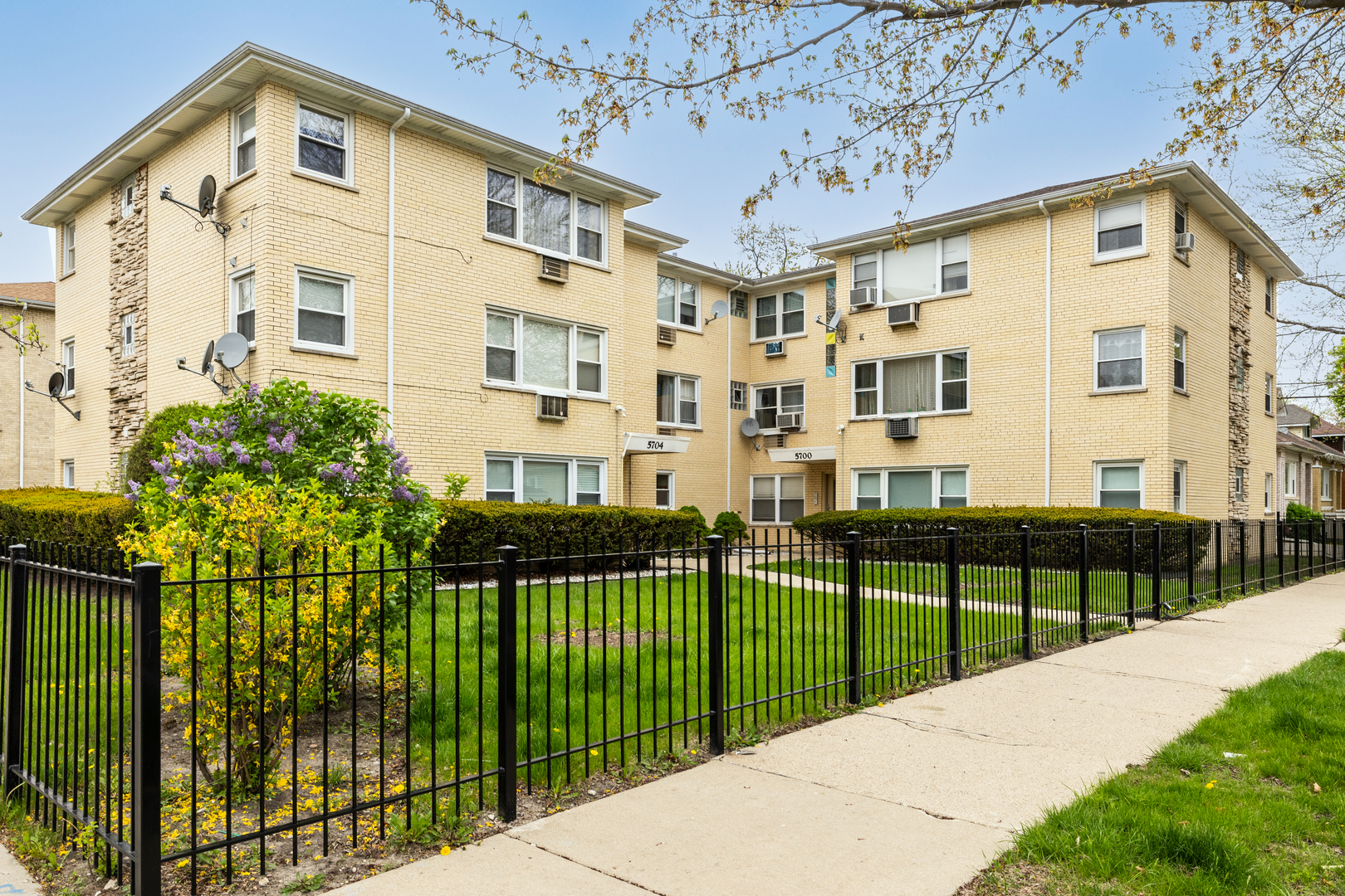 5700 W Montrose Avenue 2d Property Photo 1
