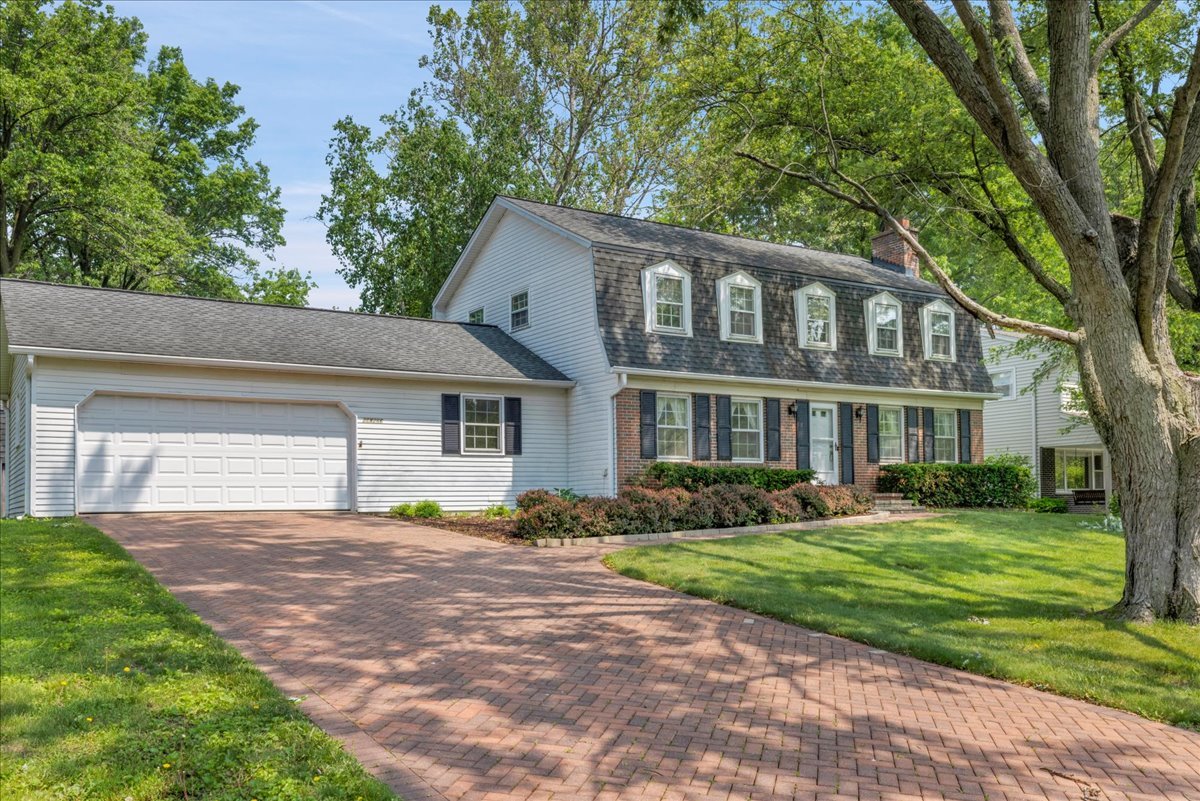 26w266 Tomahawk Drive Property Photo 1