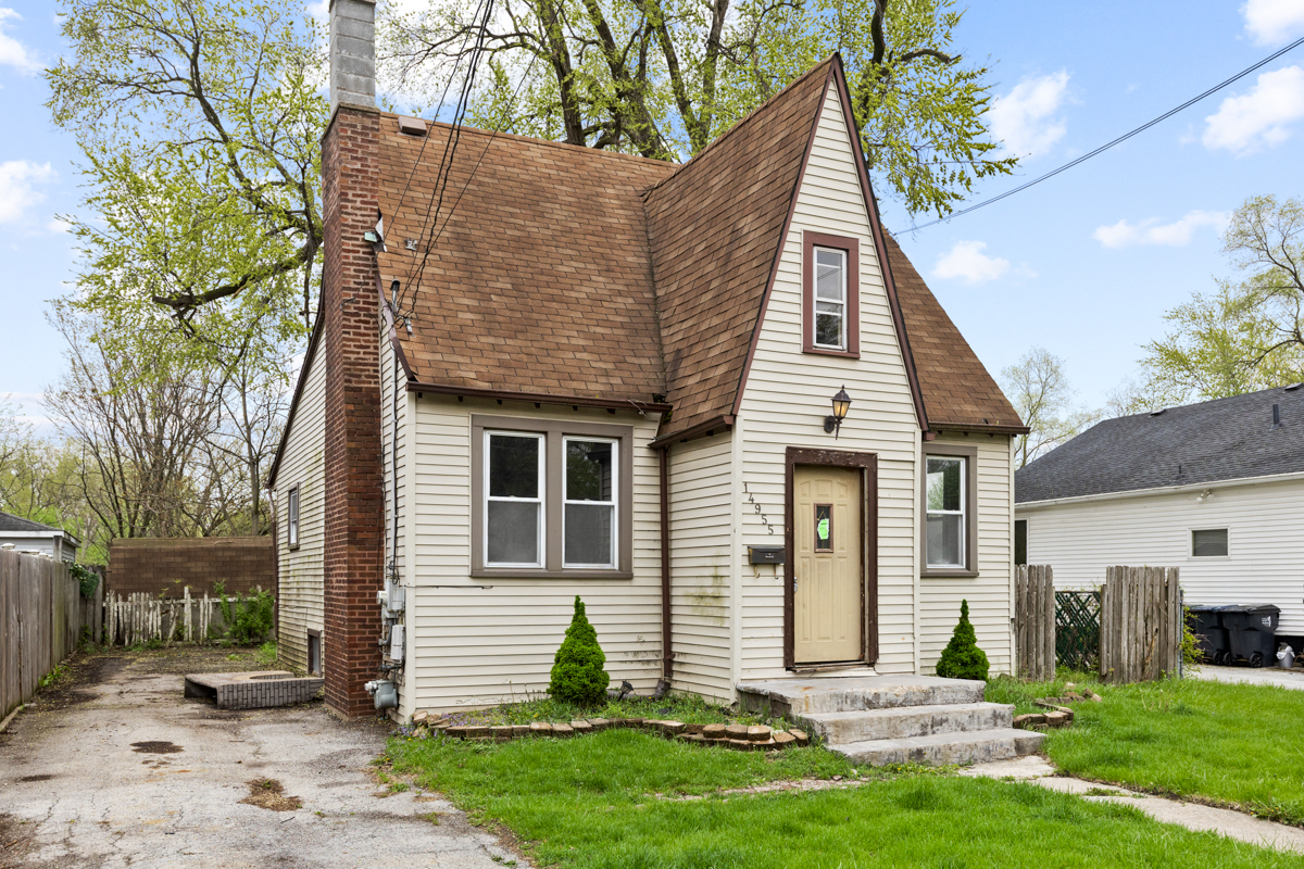 14955 Riverside Drive Property Photo 2