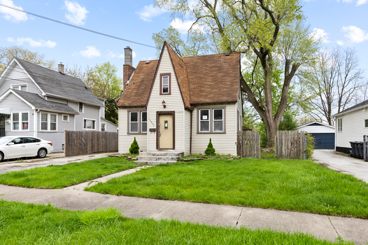 14955 Riverside Drive Property Photo 3