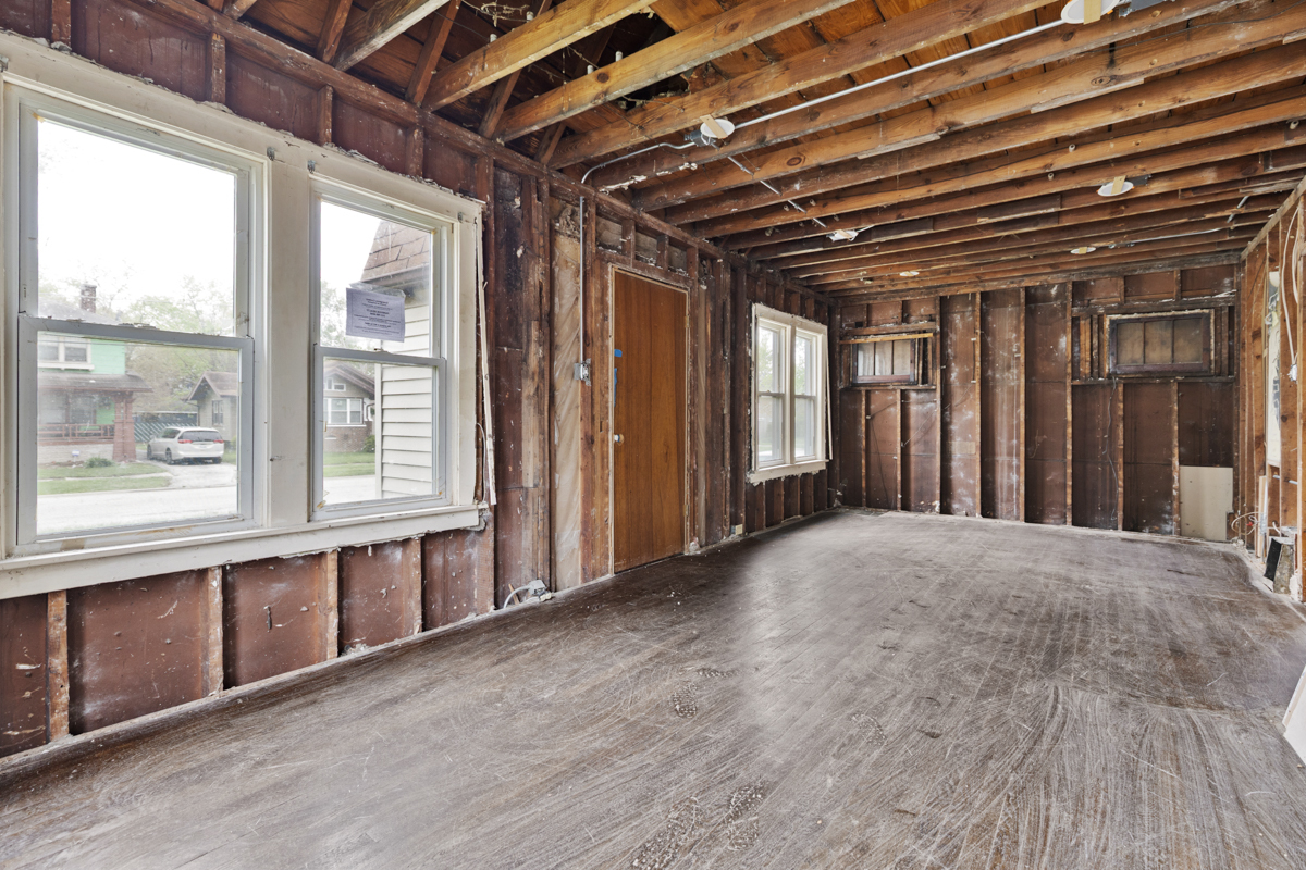 14955 Riverside Drive Property Photo 4