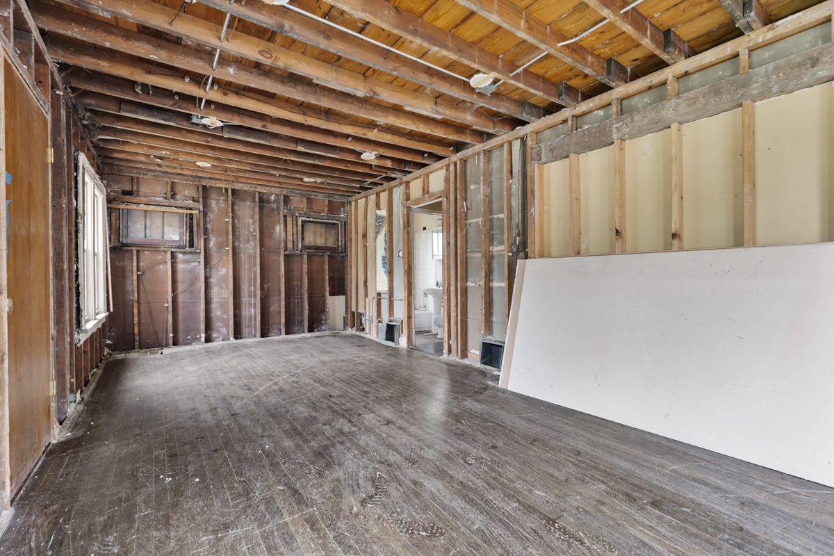 14955 Riverside Drive Property Photo 5