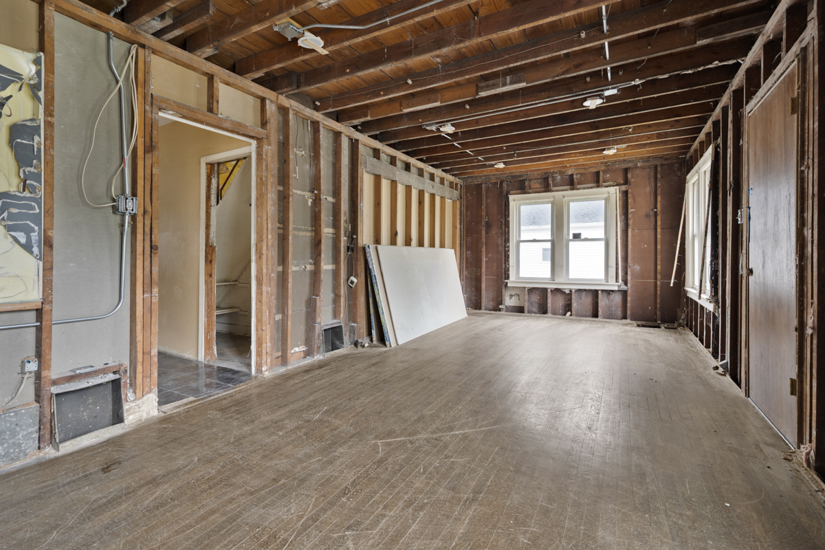 14955 Riverside Drive Property Photo 6