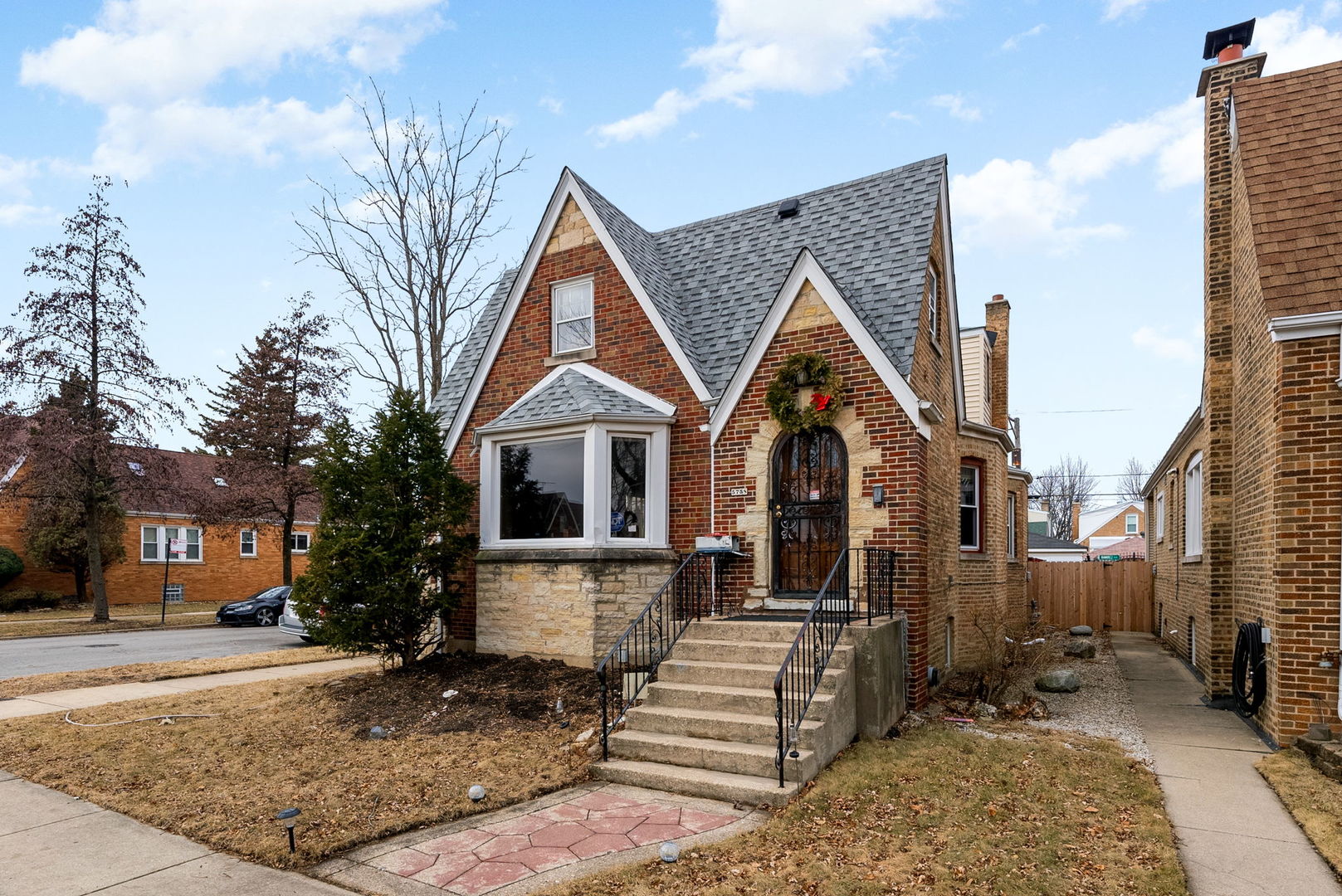 5758 W Roscoe Street Property Photo 1