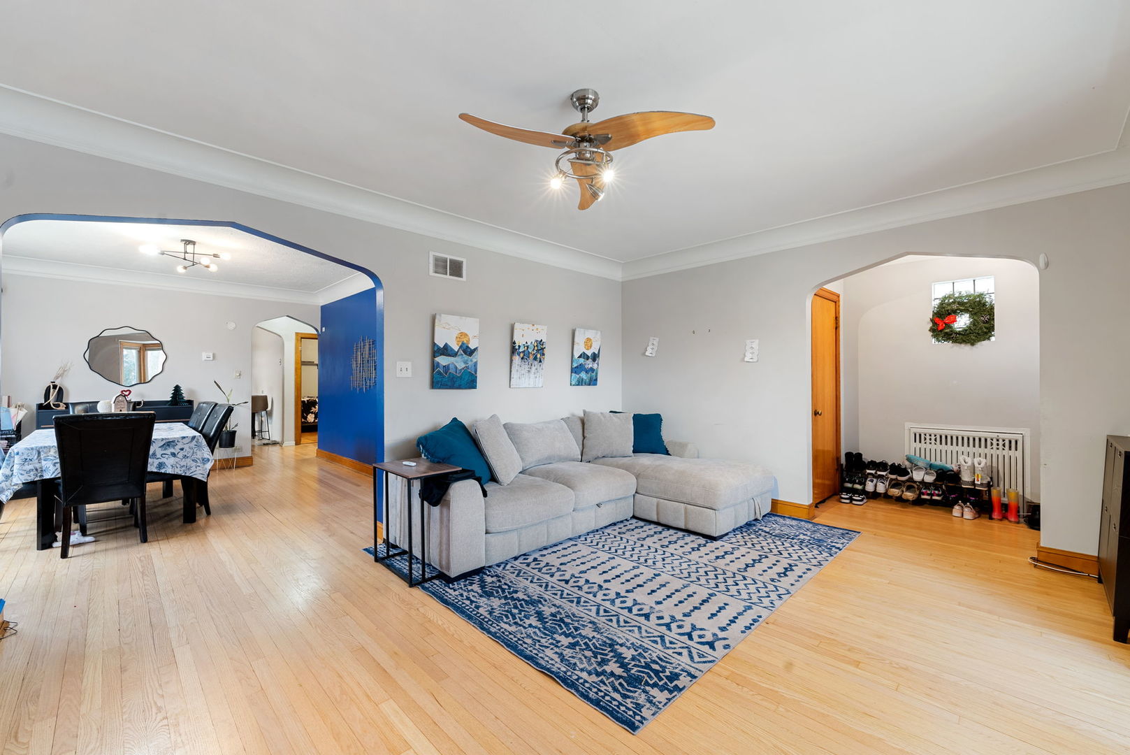 5758 W Roscoe Street Property Photo 6
