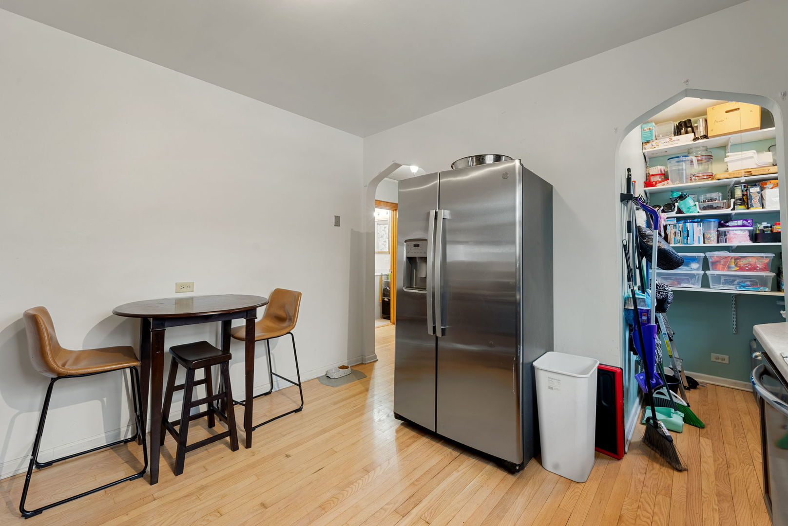 5758 W Roscoe Street Property Photo 12