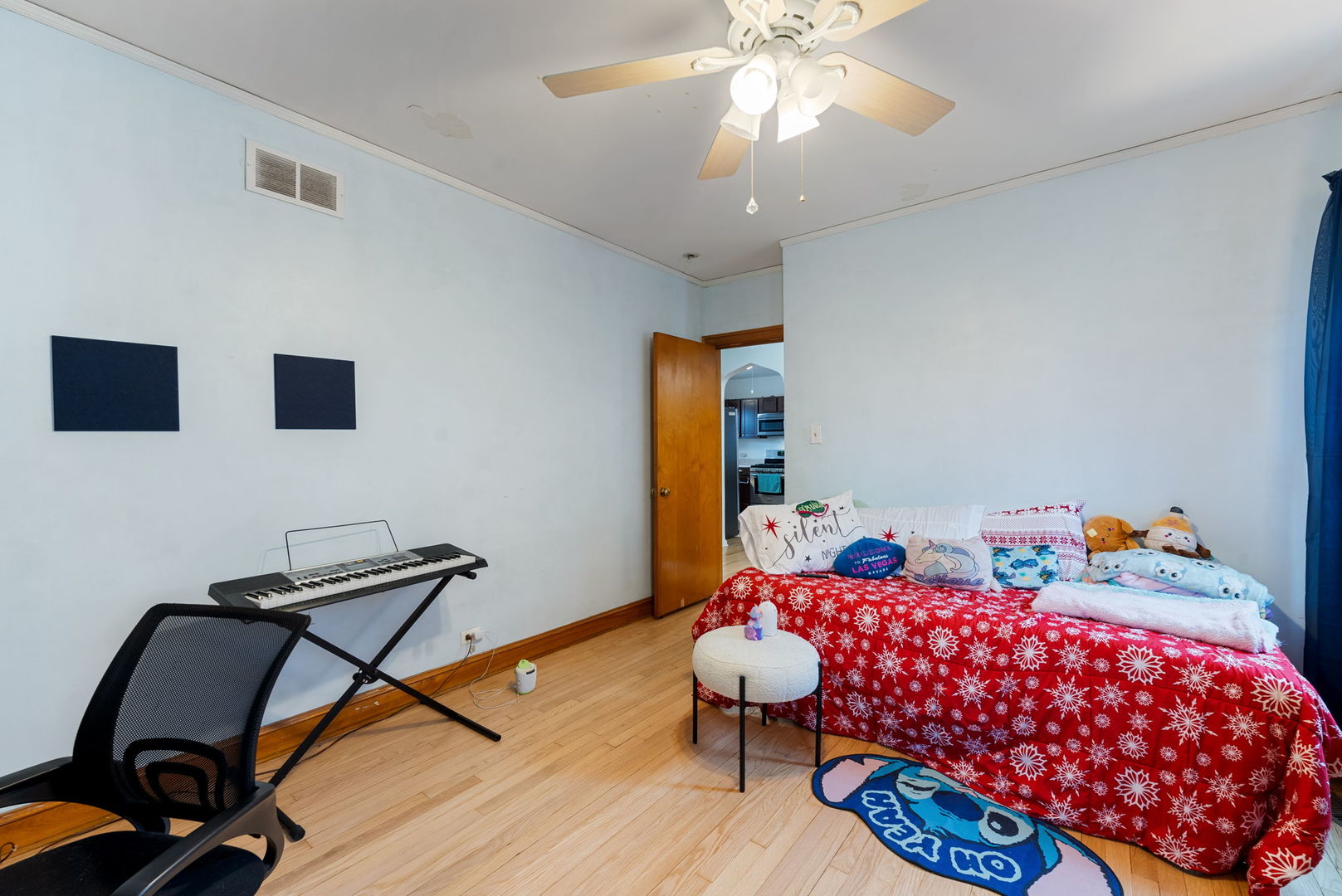 5758 W Roscoe Street Property Photo 17