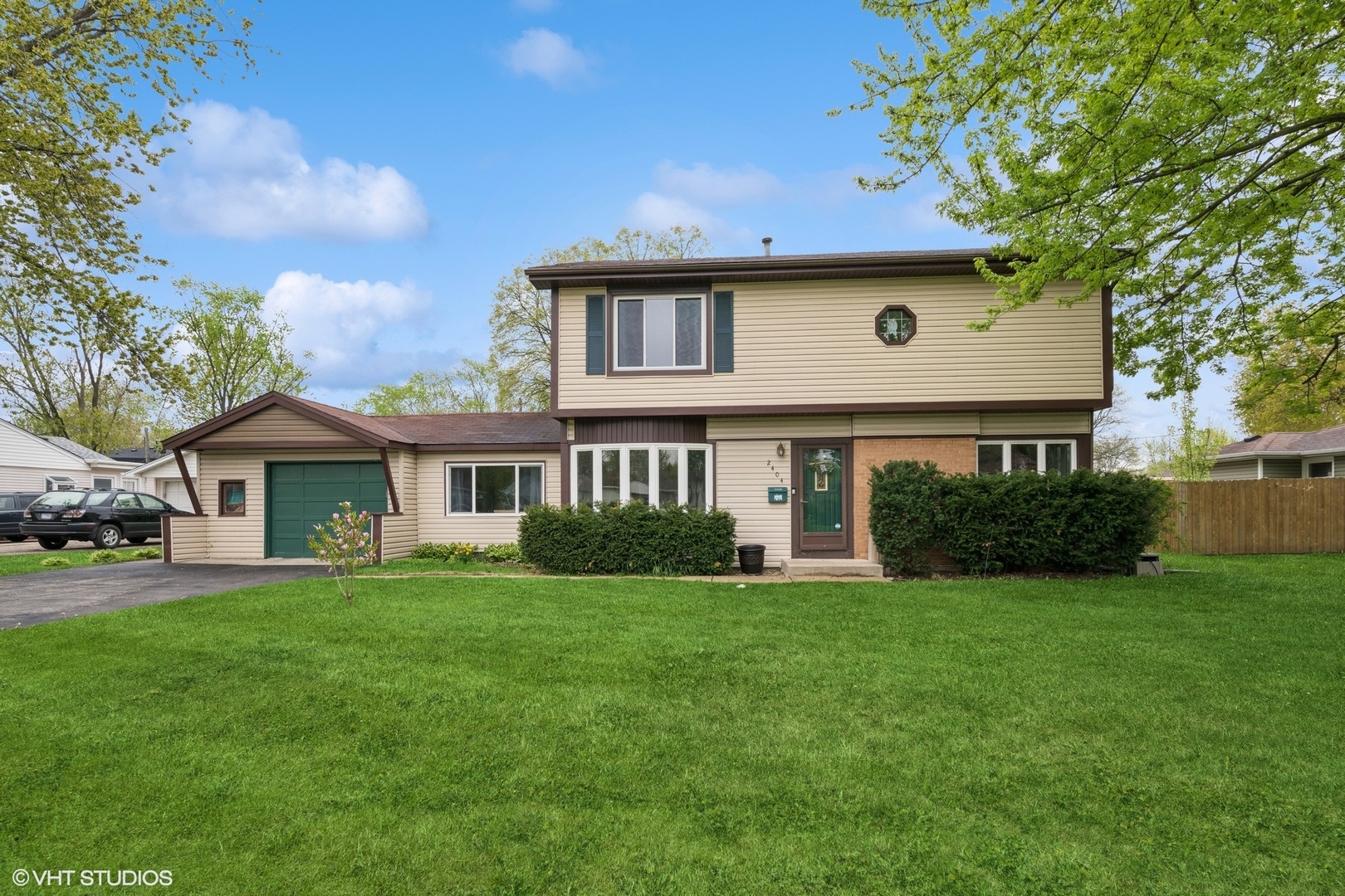 2404 Meadow Drive Property Photo 1