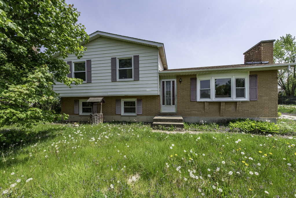 38815 N Pine Grove Avenue Property Photo