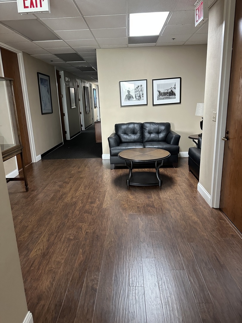 1113 S Milwaukee Avenue 301-a Property Photo 20