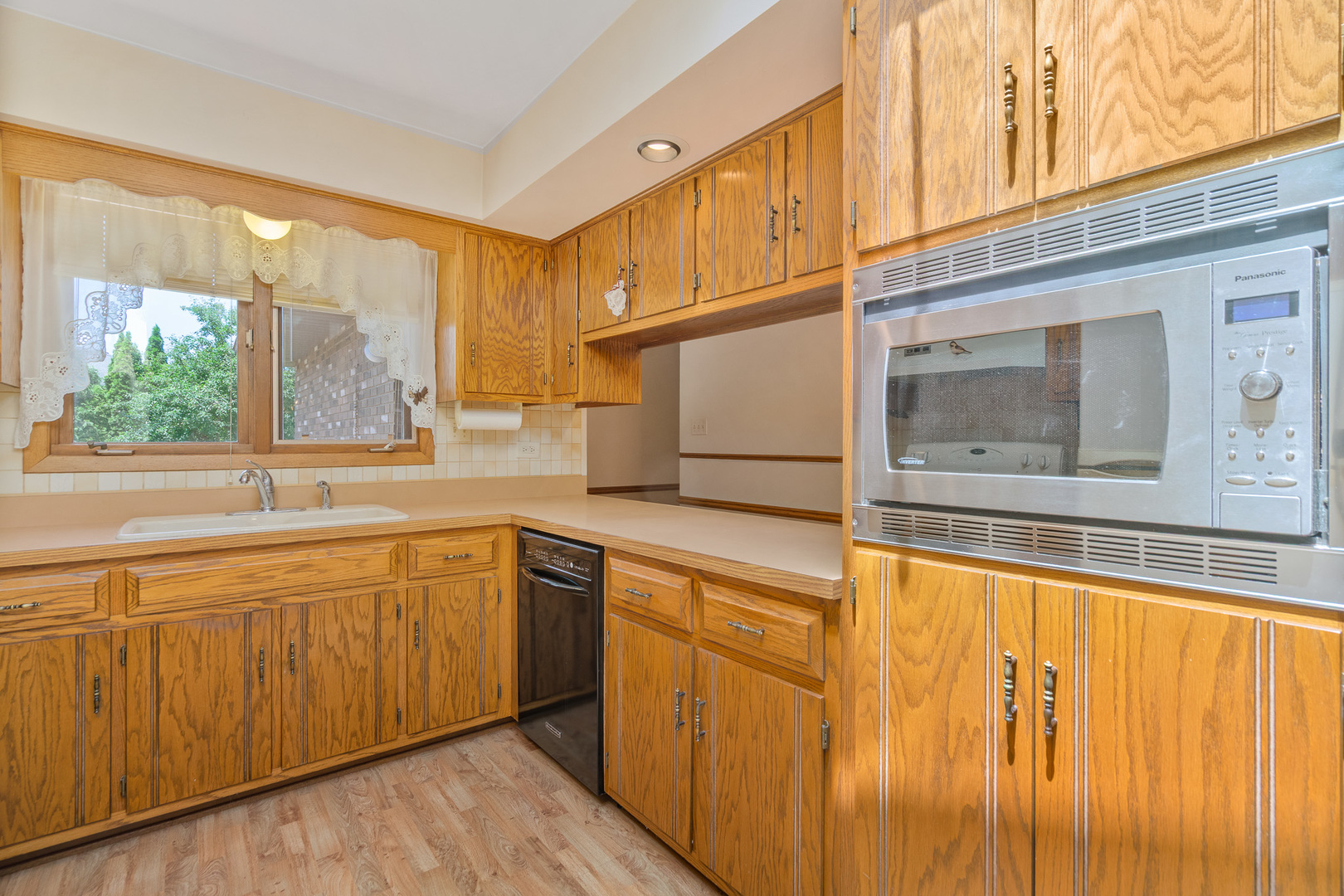9228 Ridgeland Avenue Property Photo 6