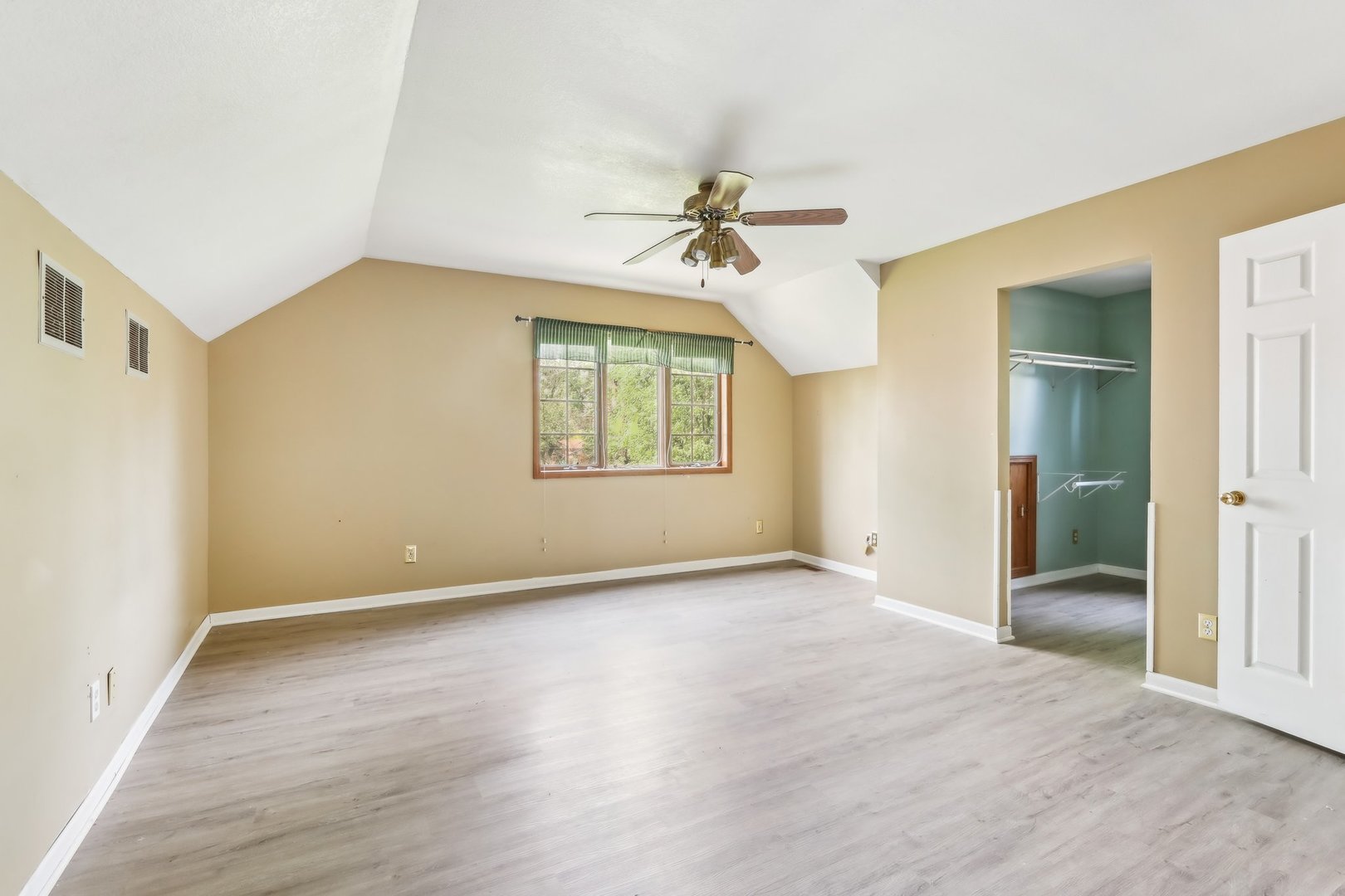1888 Irene Road Property Photo 18