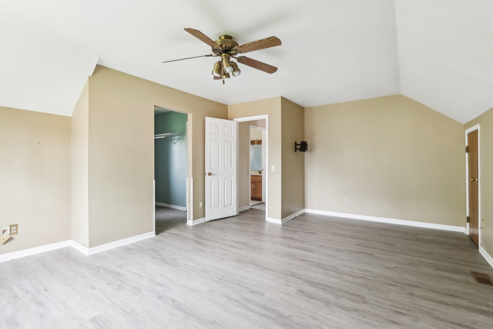 1888 Irene Road Property Photo 19