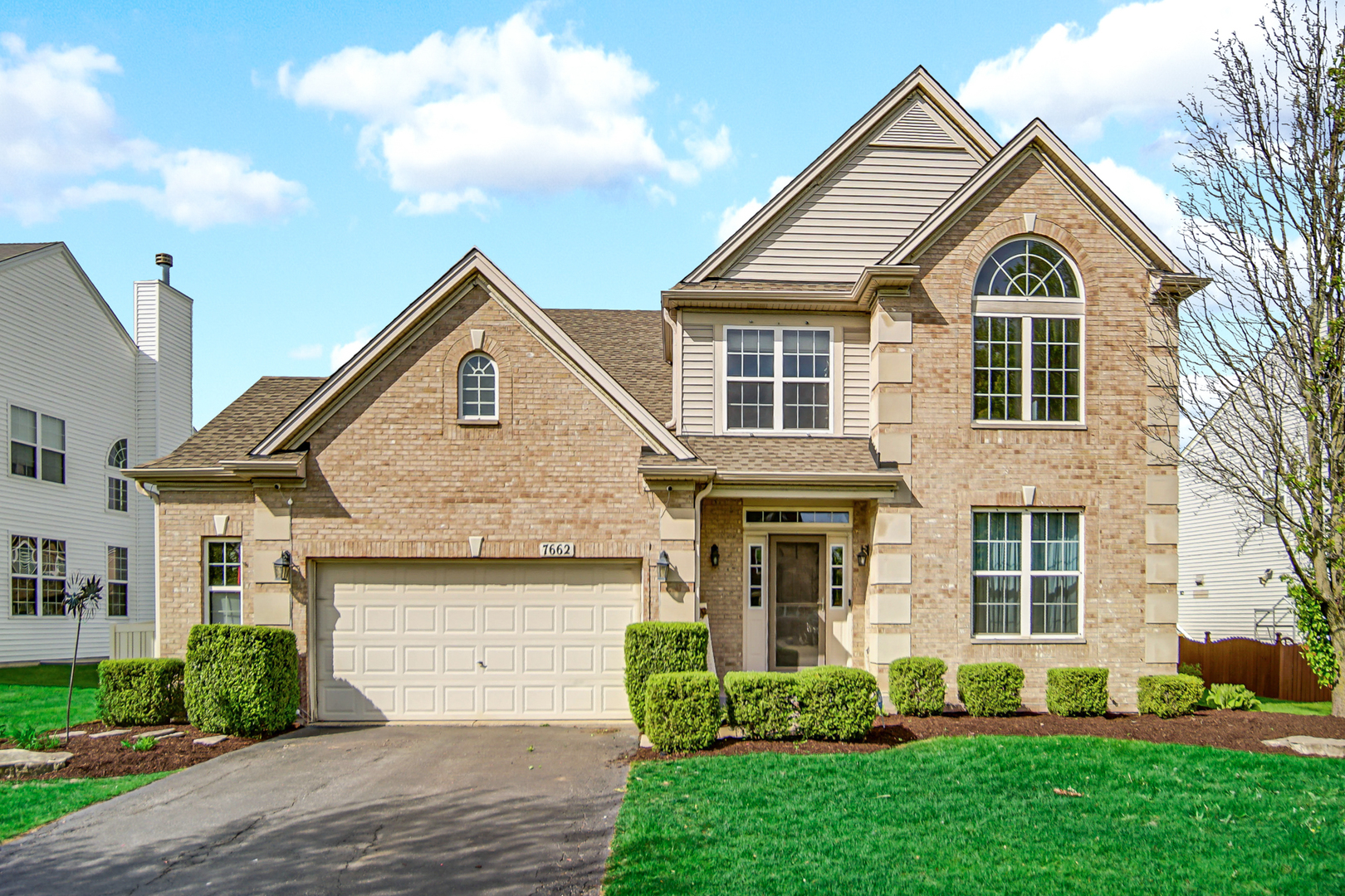 7662 Pin Oak Court Property Photo 1