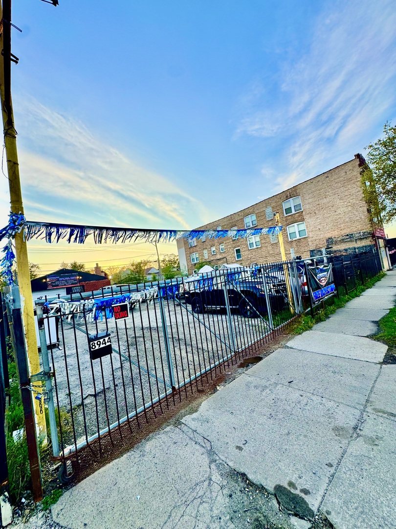 8944 S Ashland Avenue Property Photo 2