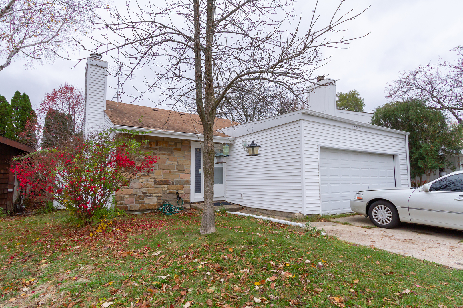 2s616 Linden Square Property Photo