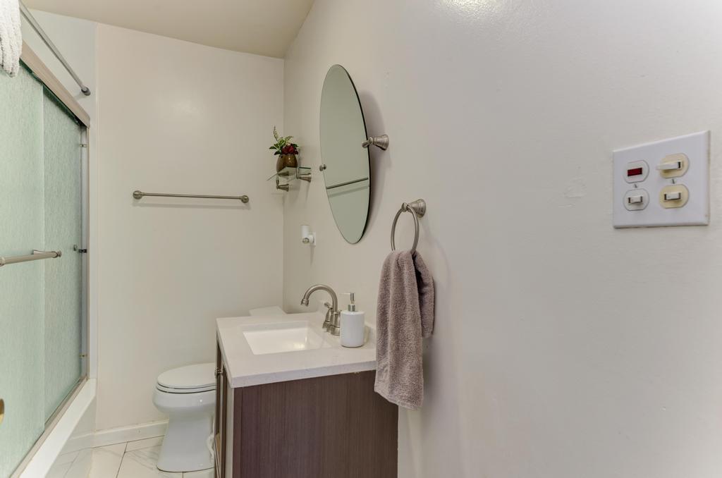 1431 N Hillside Ave Property Photo 10