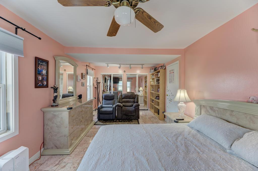 1431 N Hillside Ave Property Photo 11