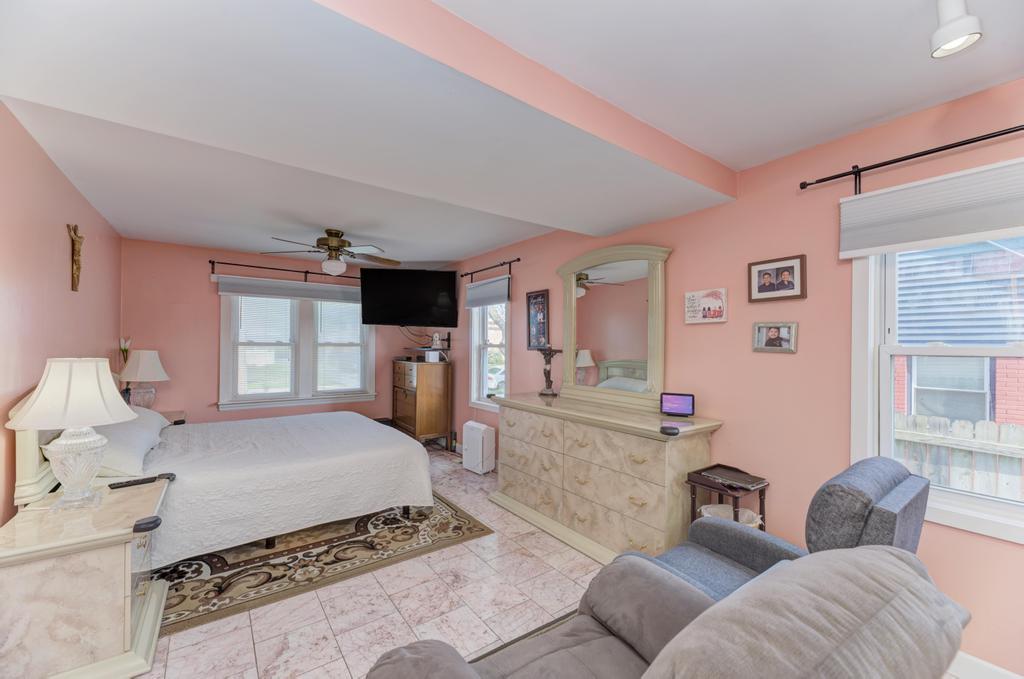 1431 N Hillside Ave Property Photo 12