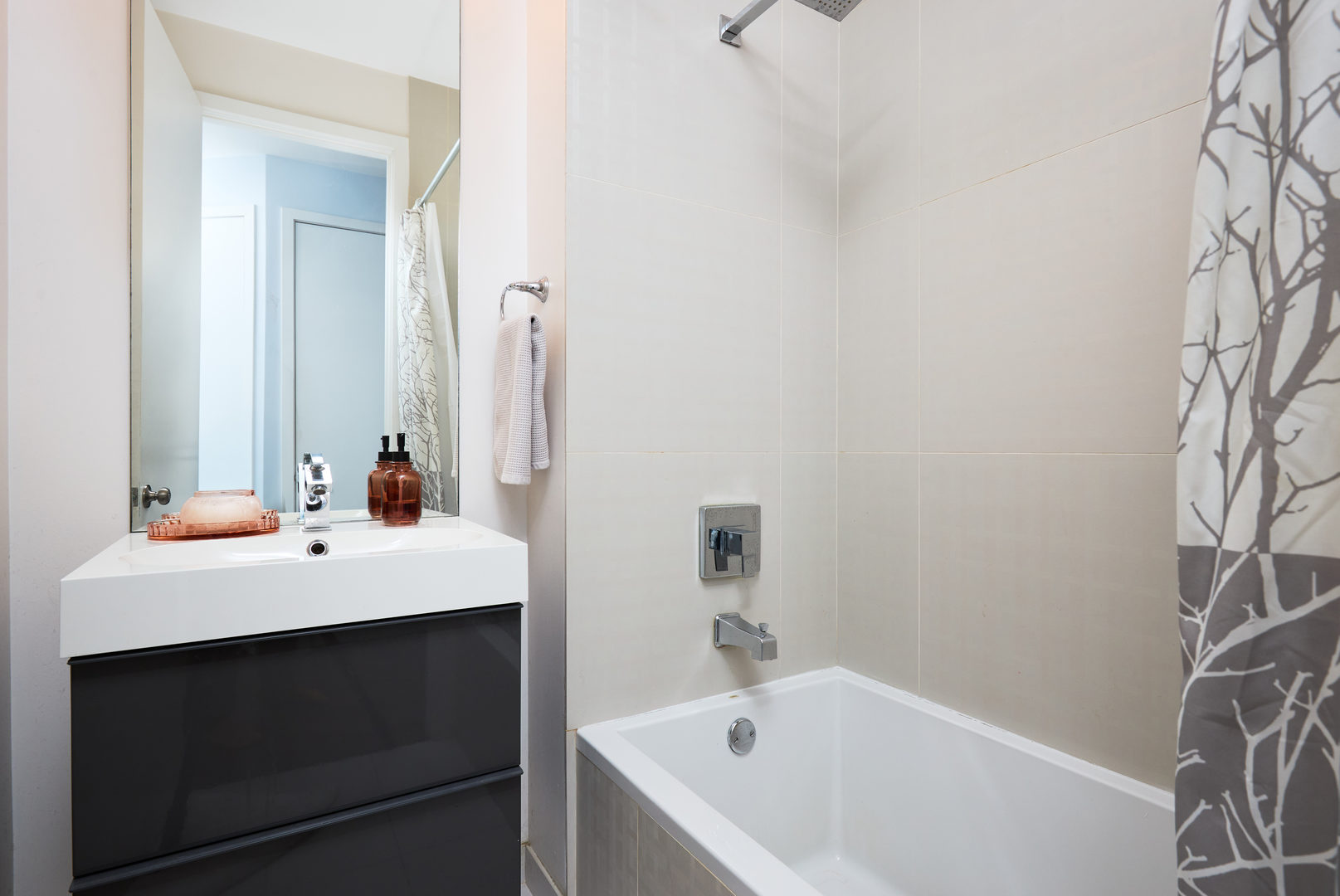 2324 W Huron St Property Photo 10
