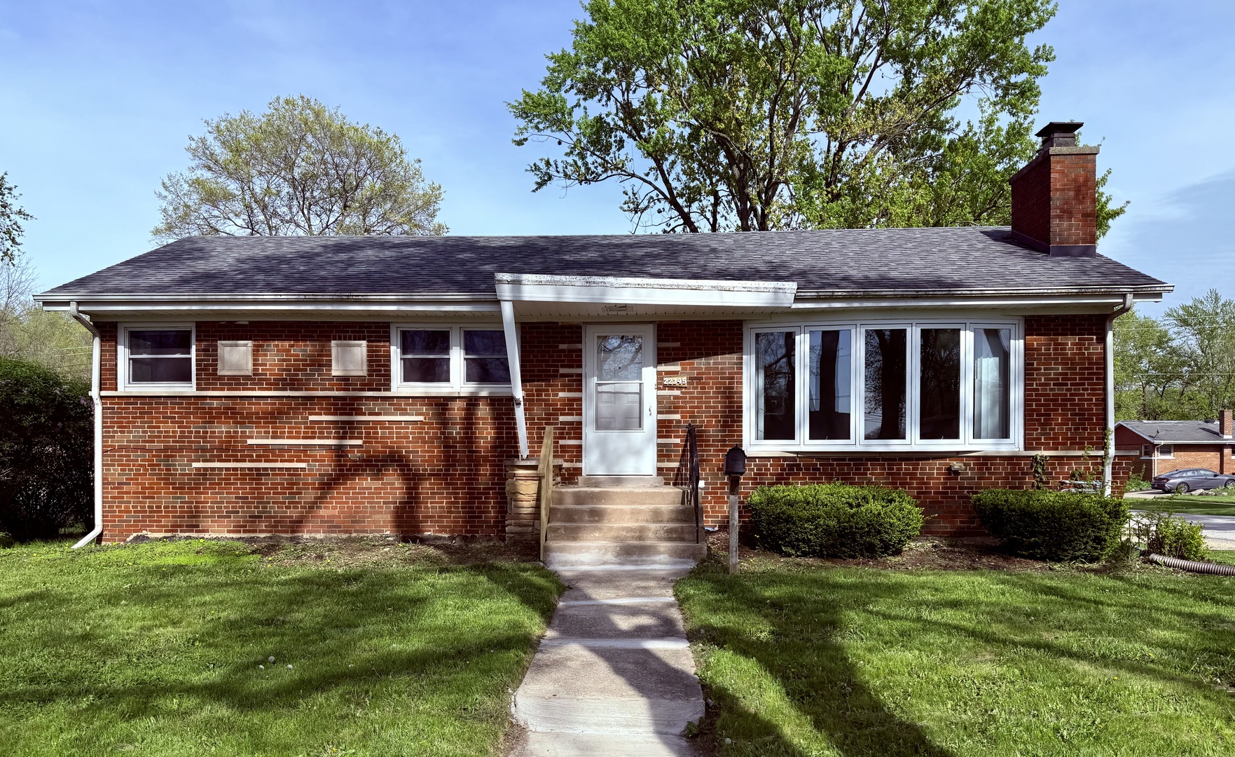 22345 Ridgeway Avenue Property Photo