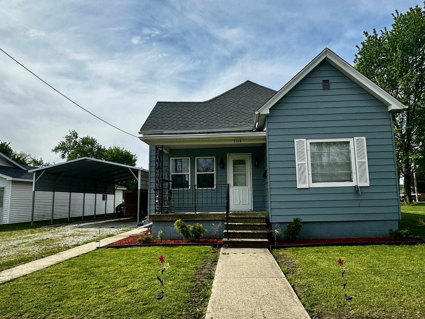 1104 E Jefferson St Property Photo 1