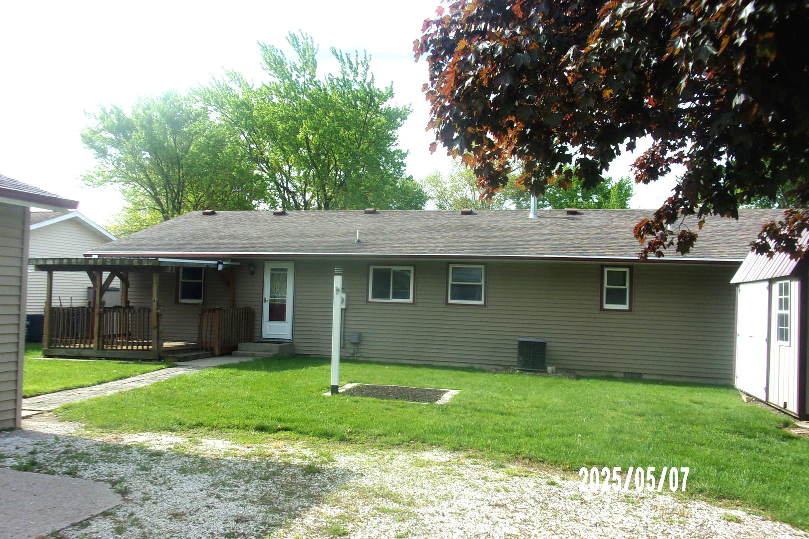 704 E Sycamore Street Property Photo 3