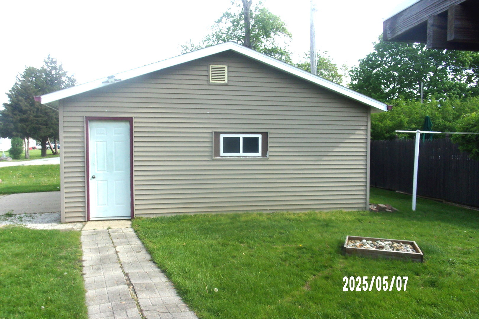 704 E Sycamore Street Property Photo 7