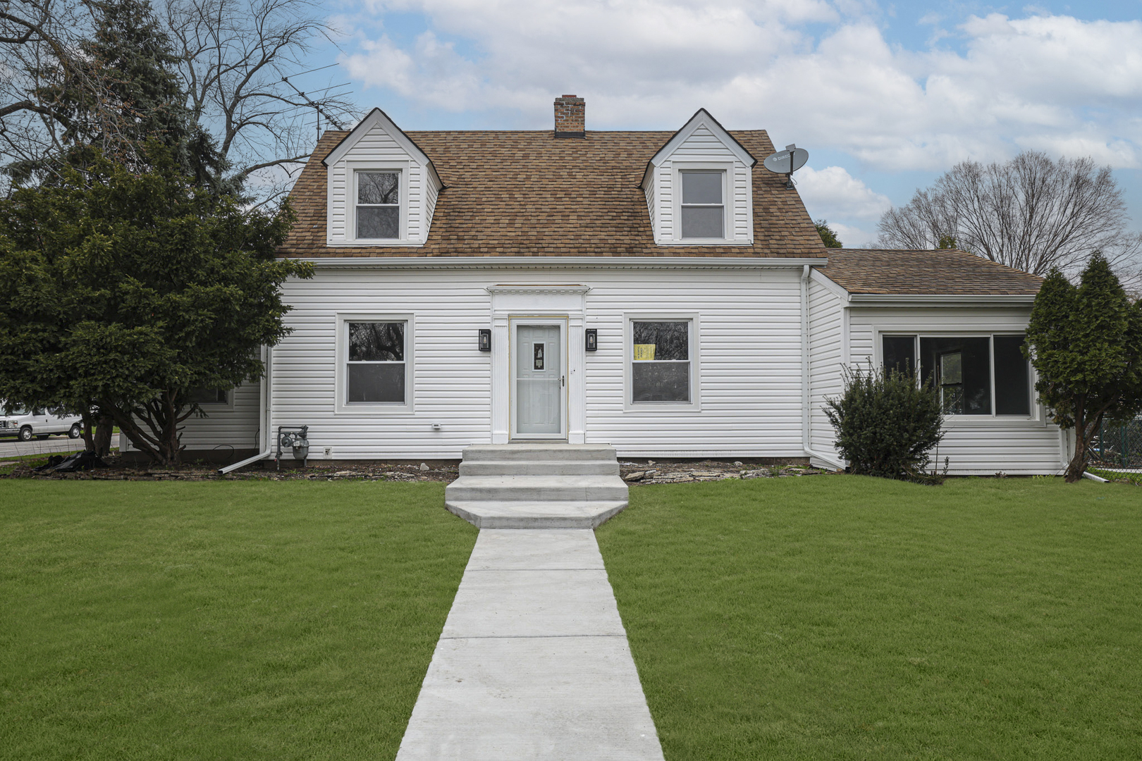 9249 S Clifton Park Avenue Property Photo