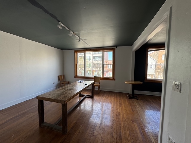 2553 W Fullerton Ave Property Photo 6