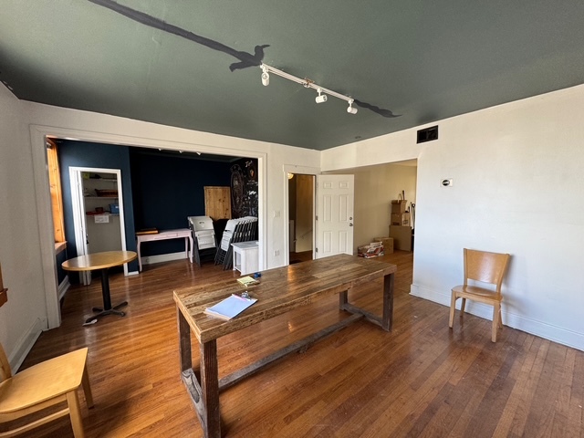 2553 W Fullerton Ave Property Photo 7