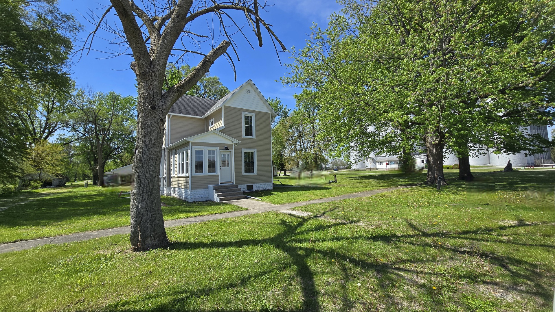 140 E Walnut Street