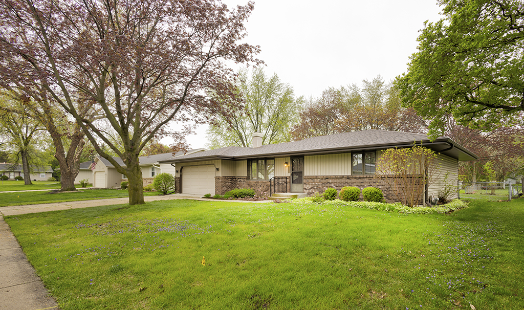 1305 Fieldcrest Drive Property Photo