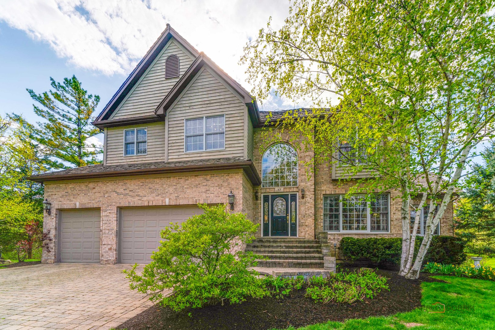 17 Arrowwood Drive Property Photo 1