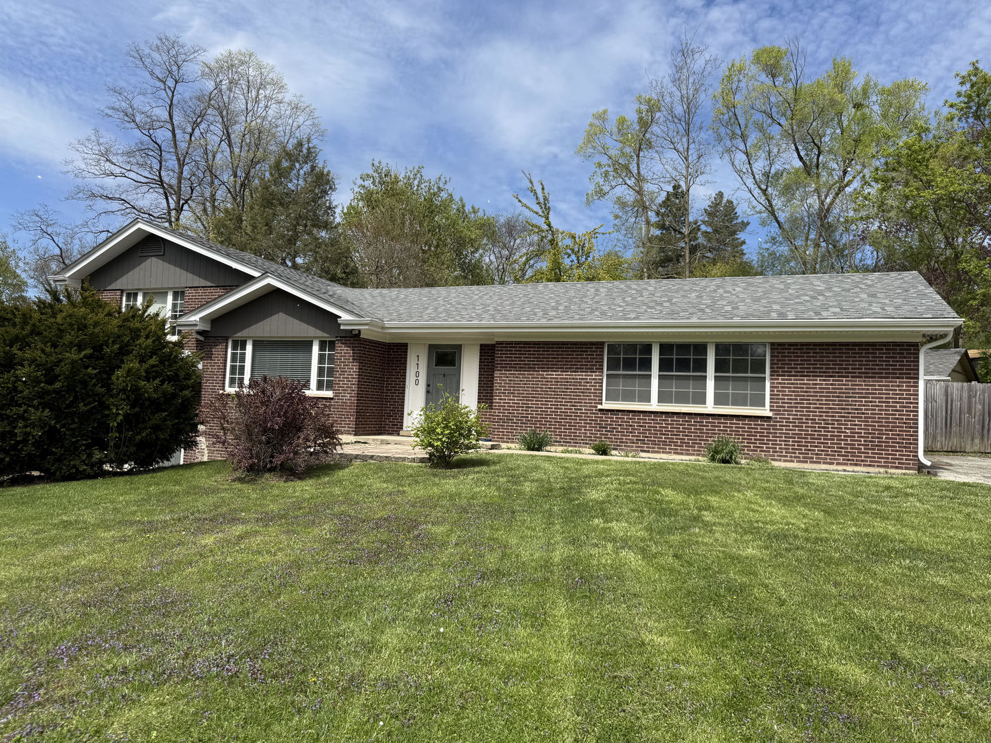 1100 N Lakeside Dr Property Photo 1