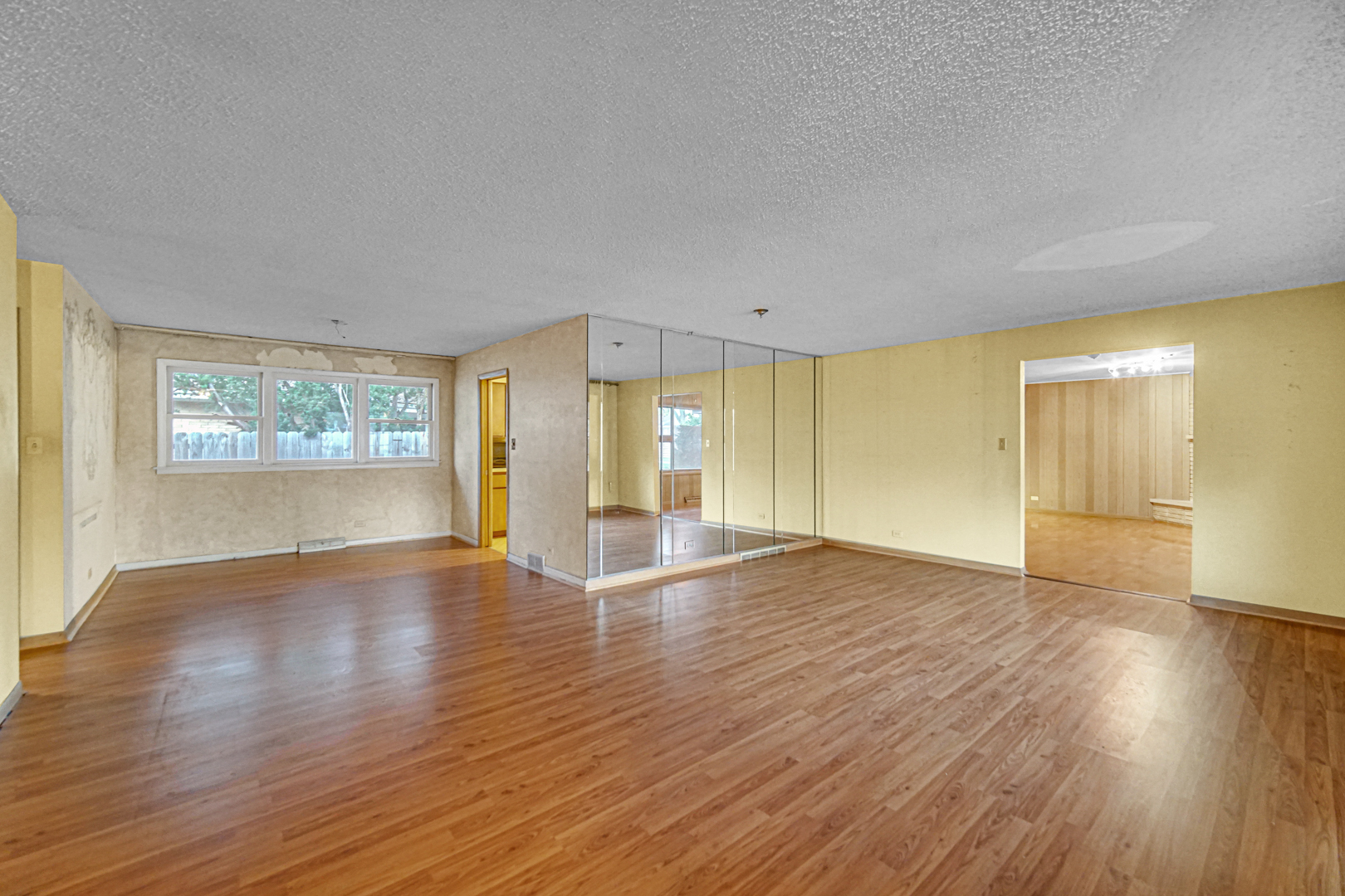 10001 S Kedvale Ave Property Photo 3