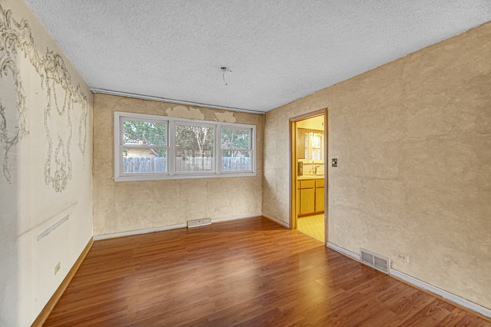 10001 S Kedvale Ave Property Photo 6