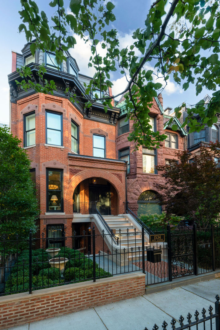 1534 N Dearborn Parkway Property Image