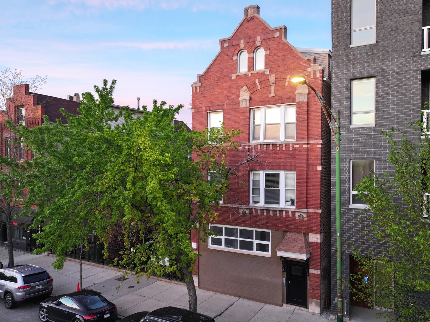 1435 N Ashland Ave Property Photo 1