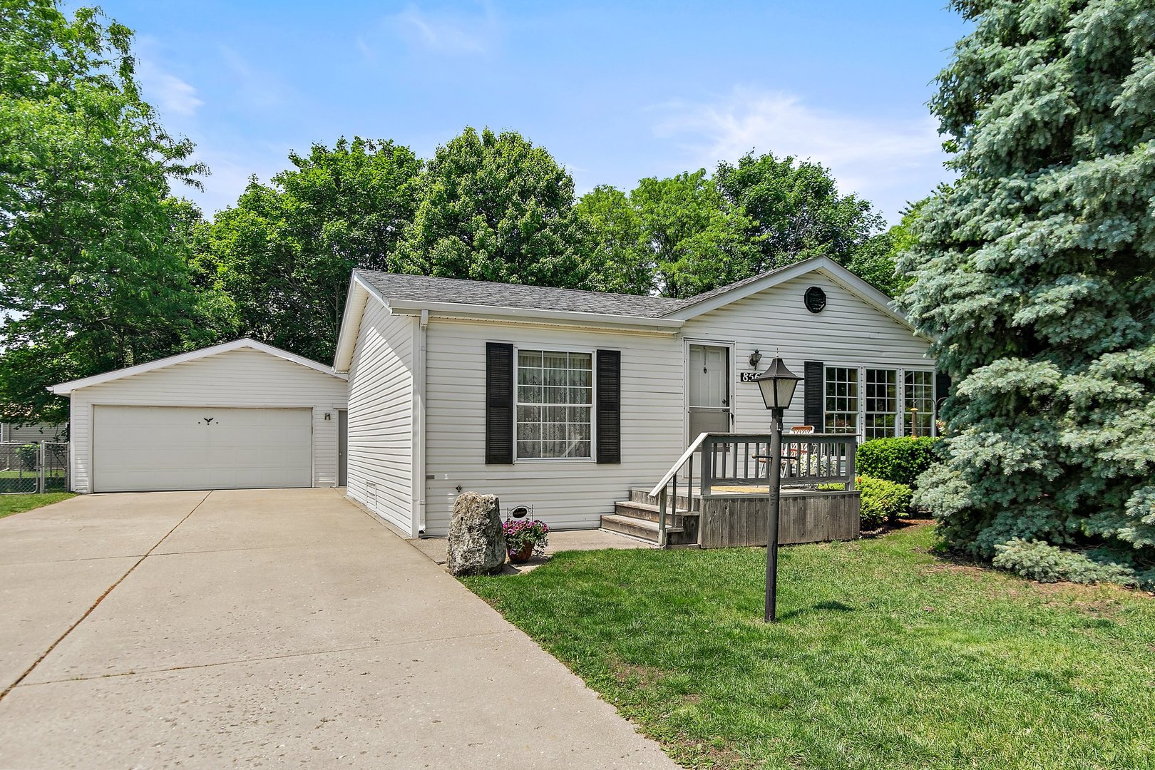 8566 Fig Tree Lane Property Photo 1