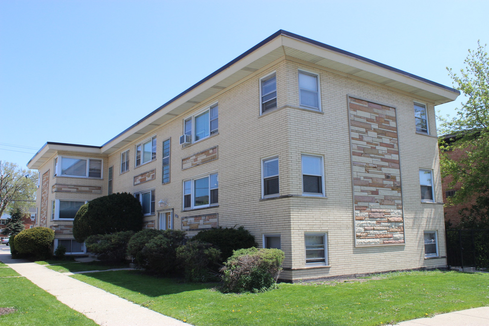 7221 W Dickens Avenue 2e Property Photo