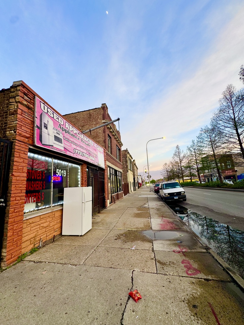 5019 S Ashland Ave Property Photo 3