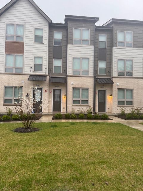 15649 Lamon Avenue Property Photo