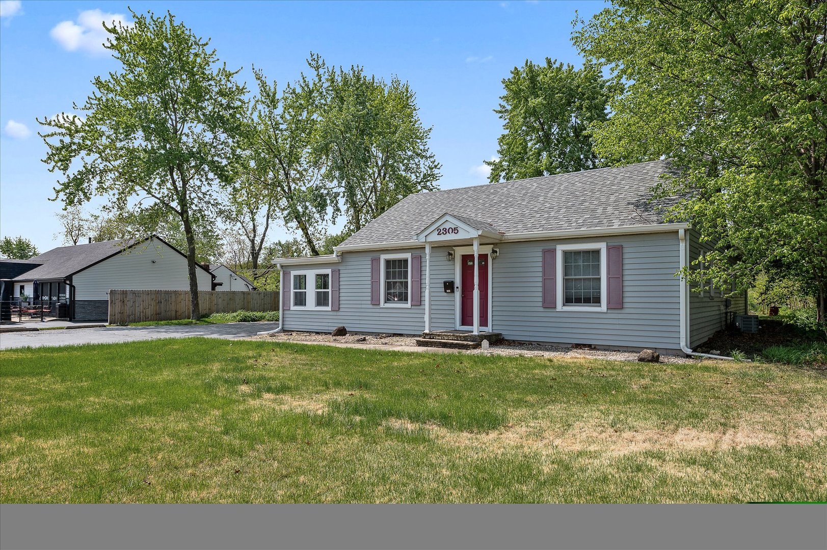2305 Plainfield Rd Property Photo 2