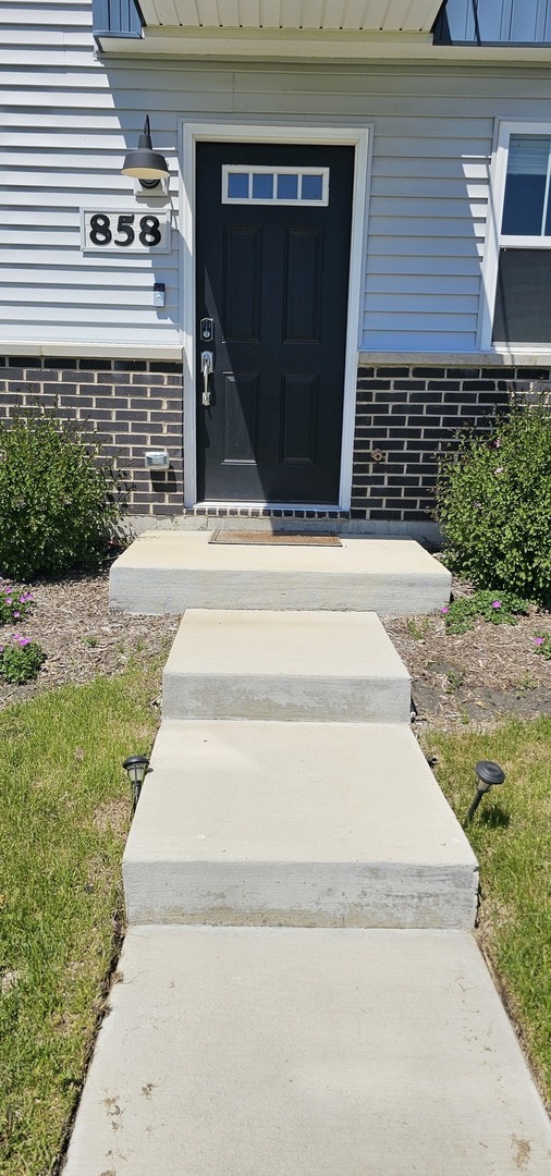 858 Finley Dr Property Photo 4