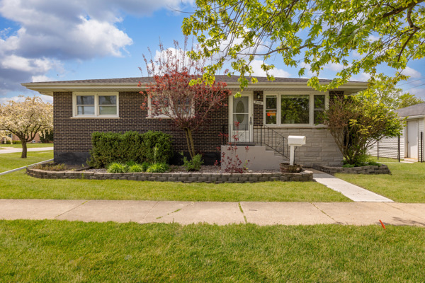 15100 Hamlin Avenue Property Photo