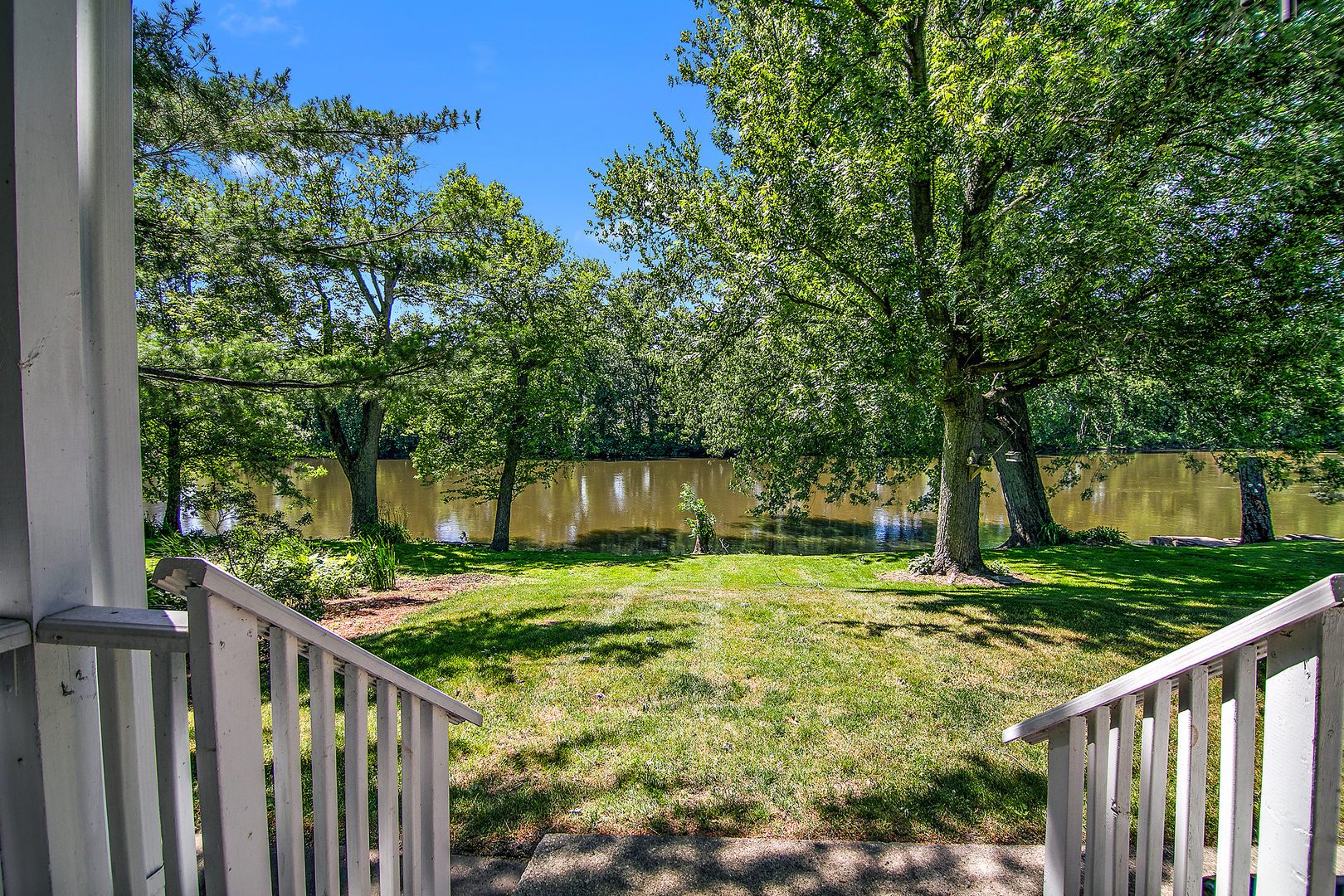 1322 N Riverside Drive Property Photo 6