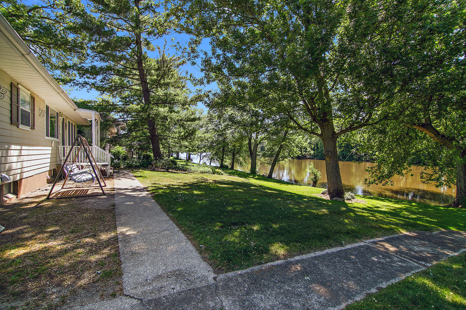 1322 N Riverside Drive Property Photo 7