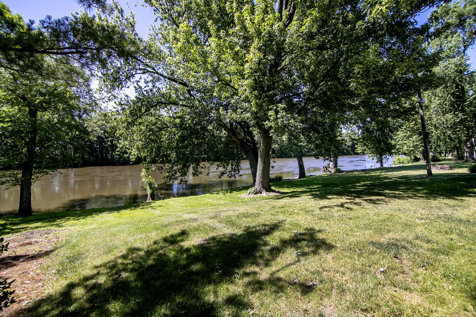 1322 N Riverside Drive Property Photo 8