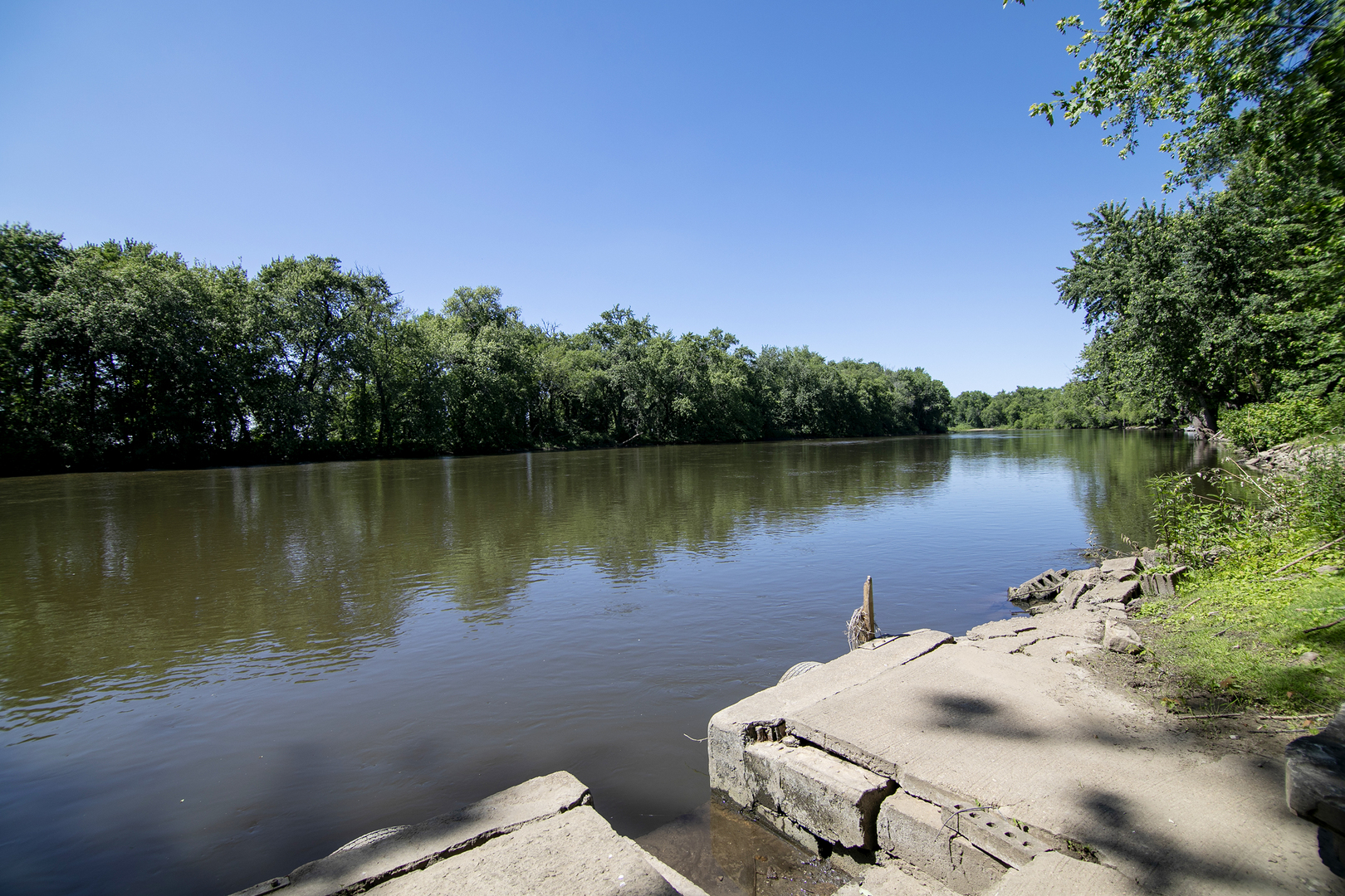 1322 N Riverside Drive Property Photo 11